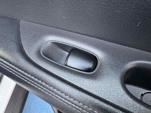 Used 2020 Nissan Rogue S AWD/4WD image 35