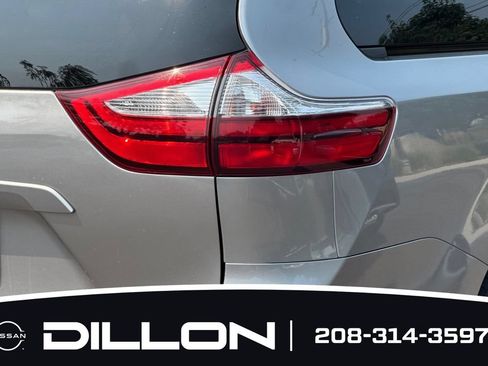 Used 2018 Toyota Sienna LE FWD image 25