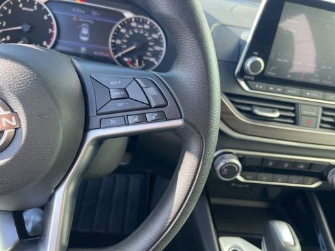 Used 2024 Nissan Altima 2.5 SV image 17