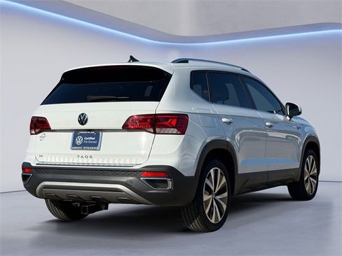 Certified 2022 Volkswagen Taos SE image 5