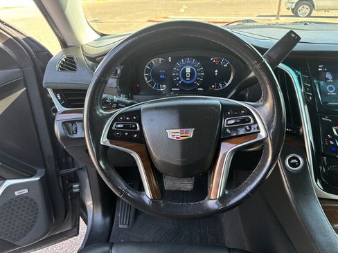 Used 2020 Cadillac Escalade Premium Luxury AWD/4WD image 16