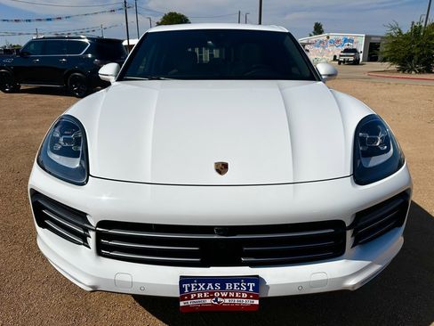 Used 2022 Porsche Cayenne Platinum Edition image 2