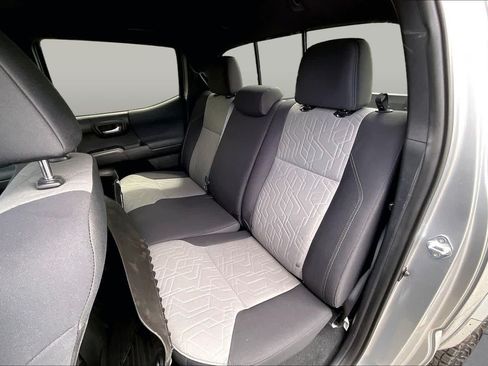 Used 2022 Toyota Tacoma TRD Sport w/ Technology Package AWD/4WD image 25