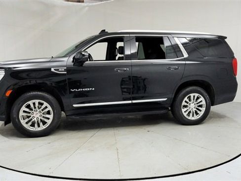 Used 2023 GMC Yukon SLT w/ SLT Luxury Package image 2