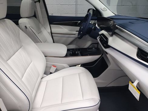 New 2026 Buick Enclave Avenir w/ Super Cruise Package AWD/4WD image 7