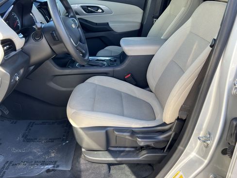 Used 2022 Chevrolet Traverse LS image 10
