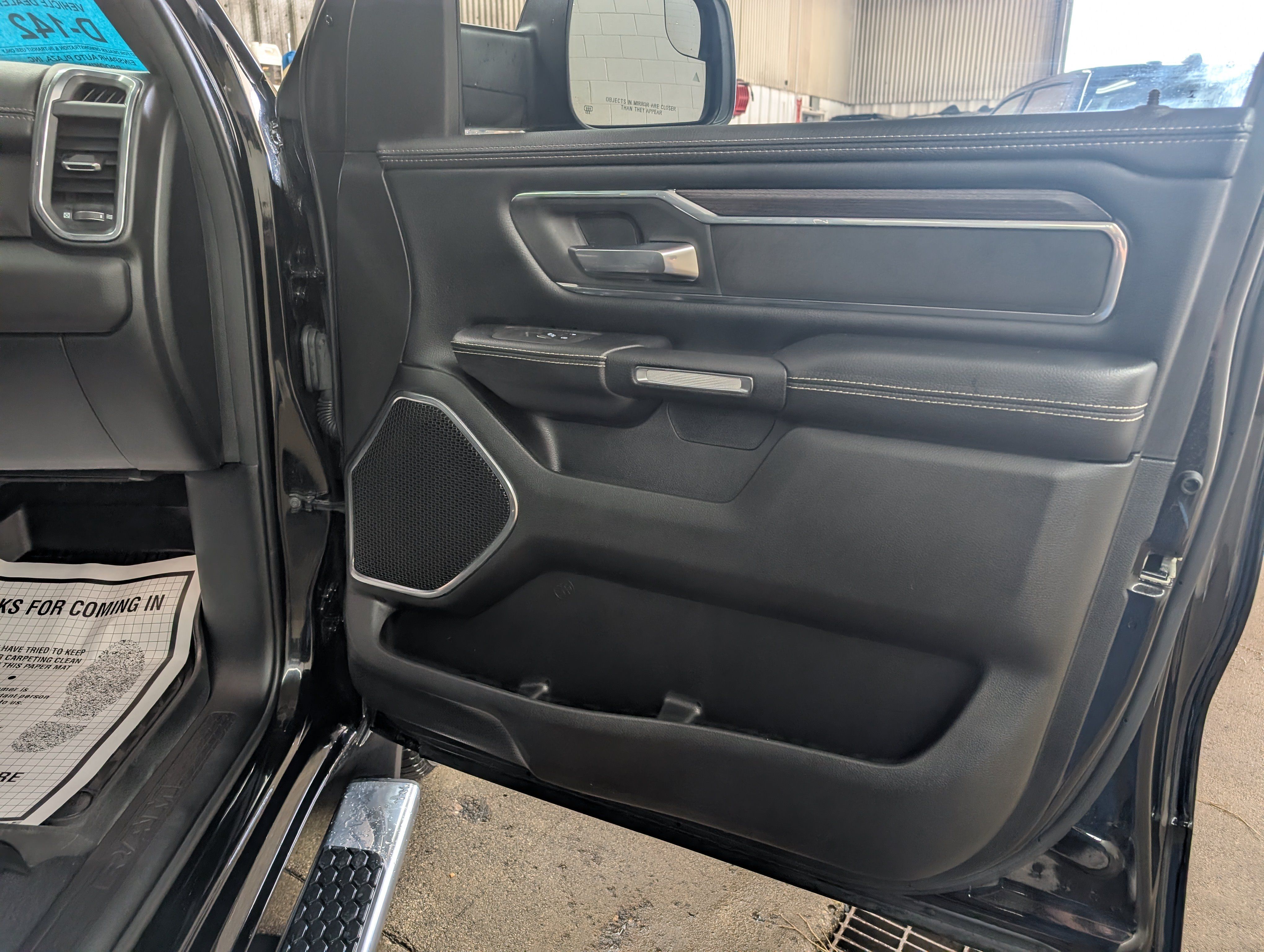 Used 2025 RAM 1500 Laramie w/ Sport Appearance Package AWD/4WD image 4
