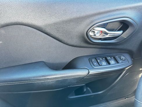 Used 2015 Jeep Cherokee Latitude w/ Cold Weather Group image 30