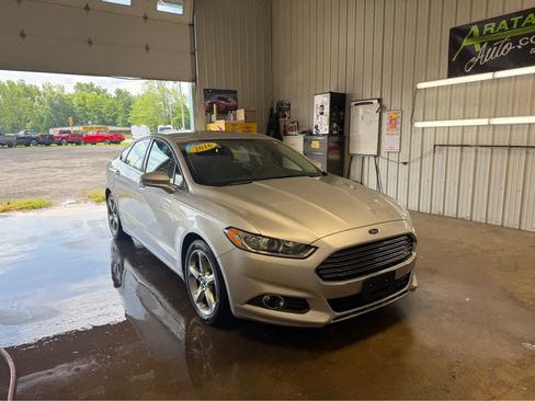 Used 2016 Ford Fusion SE FWD image 2