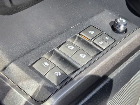Used 2019 Toyota Tacoma TRD Sport AWD/4WD image 16