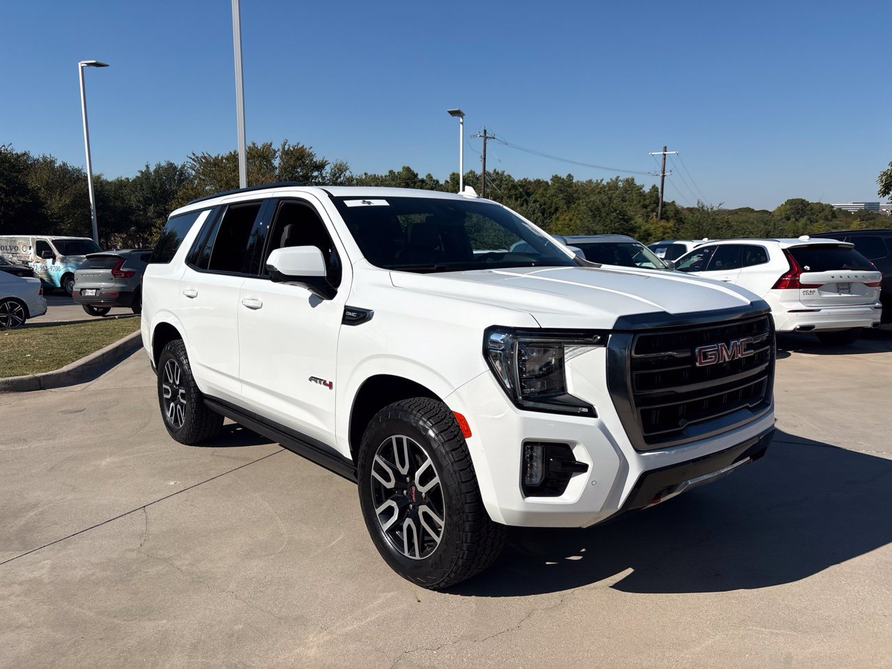 Used 2024 GMC Yukon AT4 w/ AT4 Premium Package AWD/4WD image 3