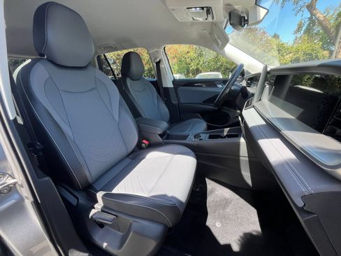 Used 2026 Volkswagen Tiguan SE AWD/4WD image 38