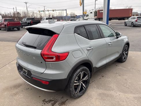 Certified 2025 Volvo XC40 B5 Core image 5