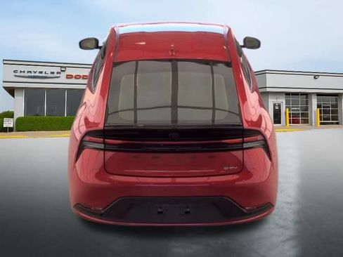 Used 2025 Toyota Prius LE FWD image 5