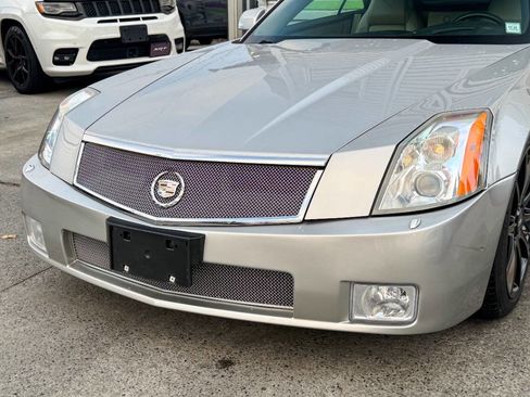 Used 2006 Cadillac XLR V image 10