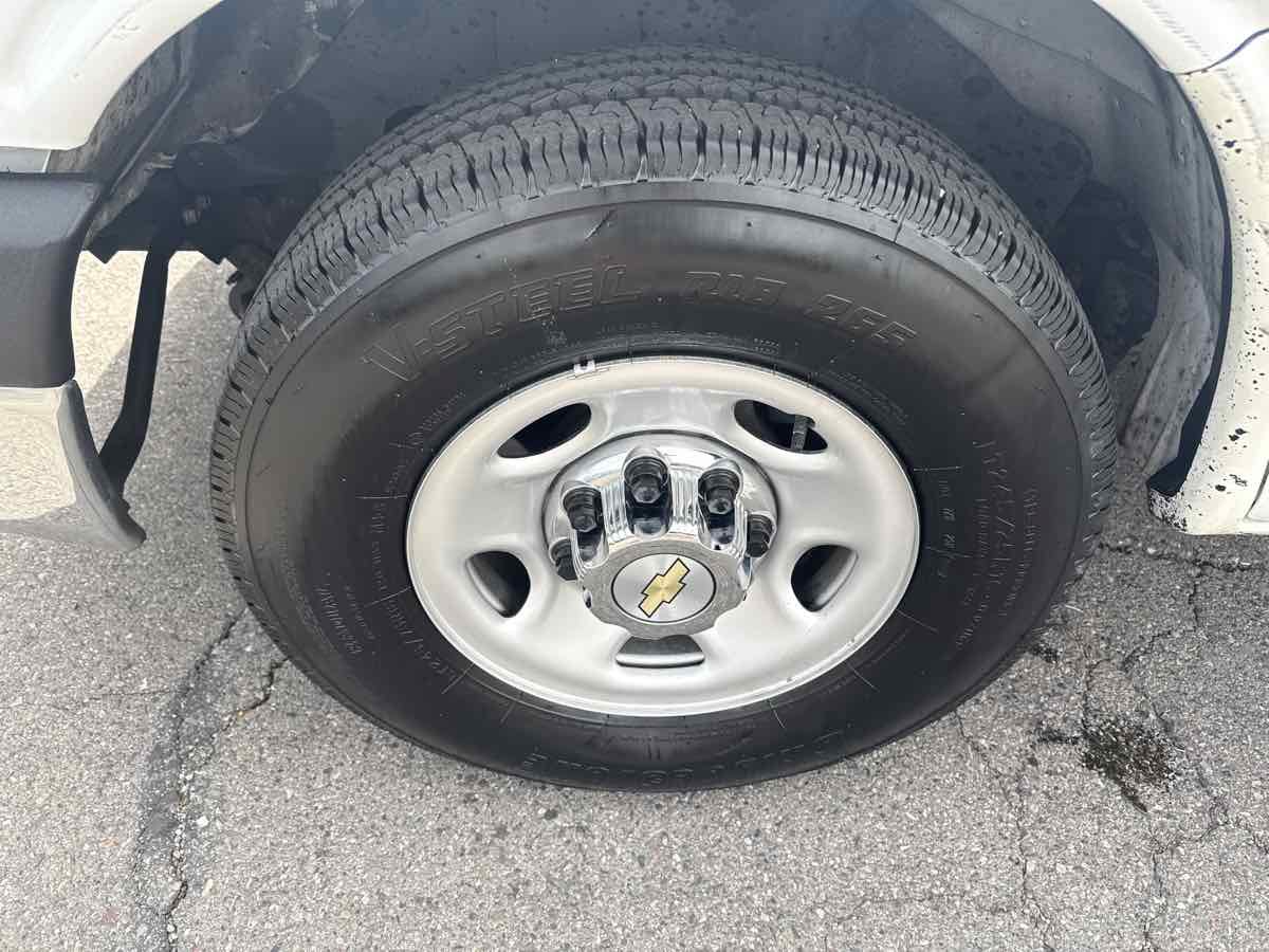 Used 2013 Chevrolet Express 3500 w/ Chrome Appearance Package RWD image 10