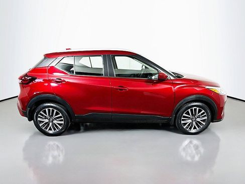 Used 2022 Nissan Kicks SV image 8