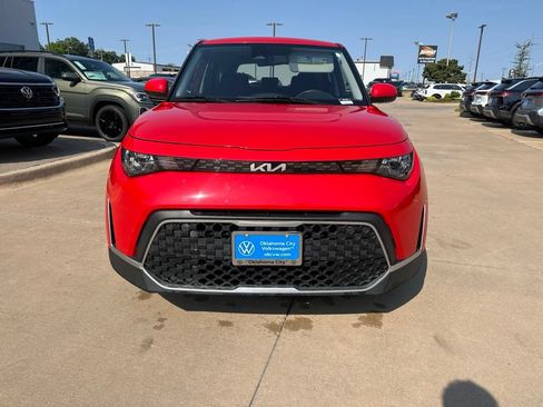 Used 2023 Kia Soul LX FWD image 2