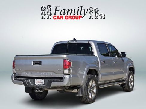 Used 2017 Toyota Tacoma Limited w/ Tow Package image 4