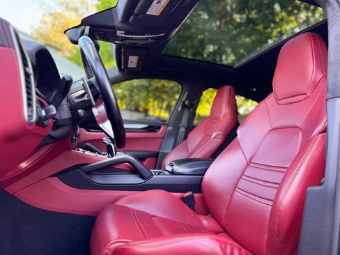 Used 2022 Porsche Cayenne GTS AWD/4WD image 20