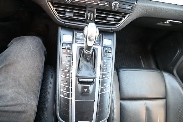 Used 2021 Porsche Macan AWD/4WD image 11