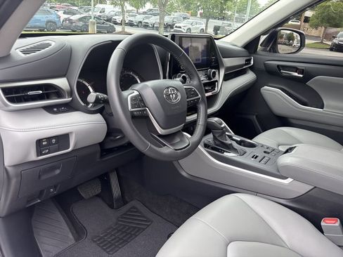 Used 2026 Toyota Highlander XLE AWD/4WD image 9