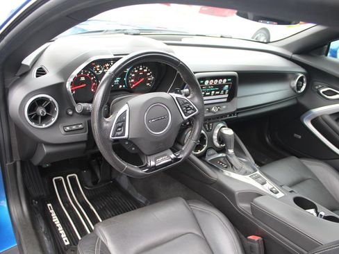 Used 2017 Chevrolet Camaro LT RWD image 18