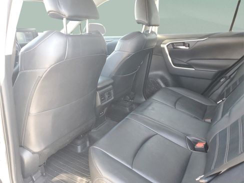 Used 2021 Toyota RAV4 XLE Premium image 6