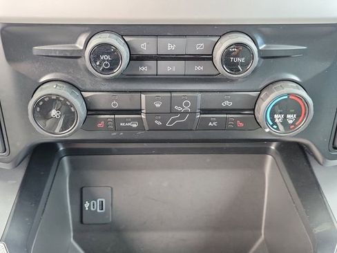 Used 2023 Ford F250 XLT w/ Black Appearance Package AWD/4WD image 28