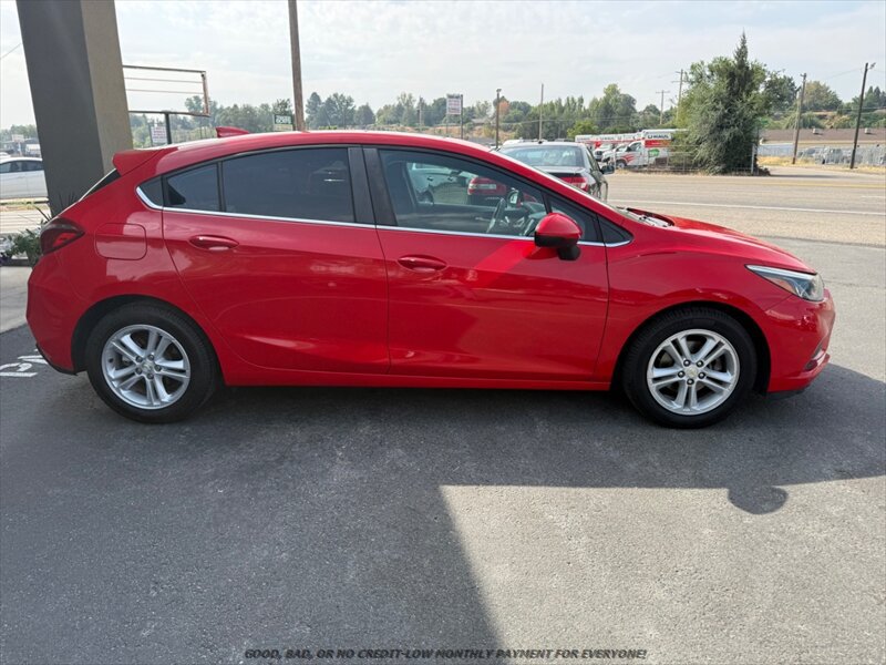 Used 2017 Chevrolet Cruze LT w/ Sun And Sound Package FWD image 8