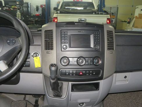 Used 2016 Mercedes-Benz Sprinter 2500 image 30