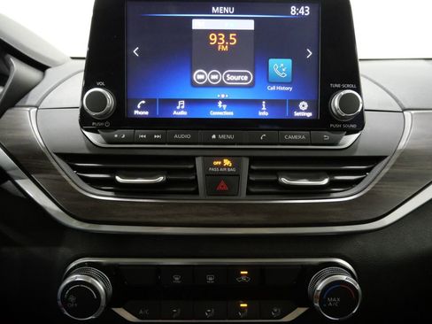 Used 2024 Nissan Altima 2.5 SV FWD image 20