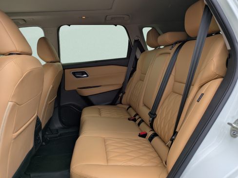 Used 2023 Nissan Rogue Platinum w/ Platinum Premium Package FWD image 10