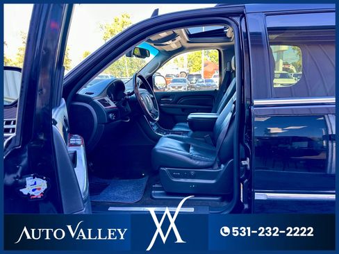 Used 2011 Cadillac Escalade ESV Premium image 13