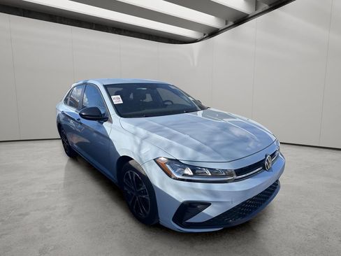 Used 2025 Volkswagen Jetta Sport image 7