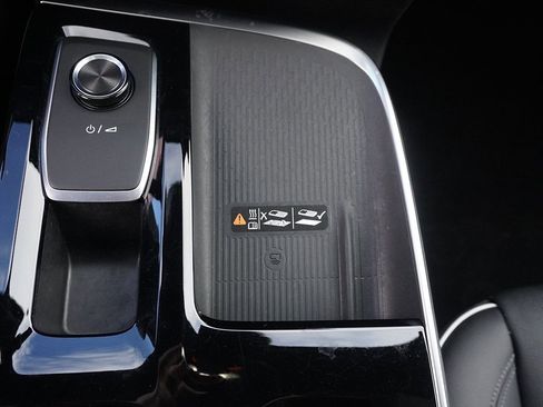 Used 2025 Buick Enclave Preferred w/ Power Package image 64