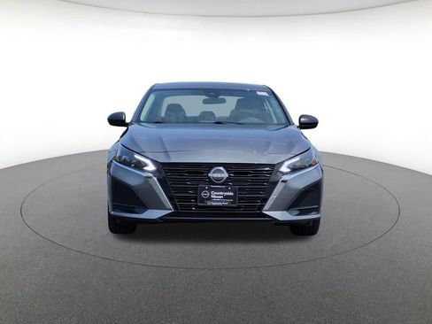 Used 2025 Nissan Altima 2.5 SV FWD image 2
