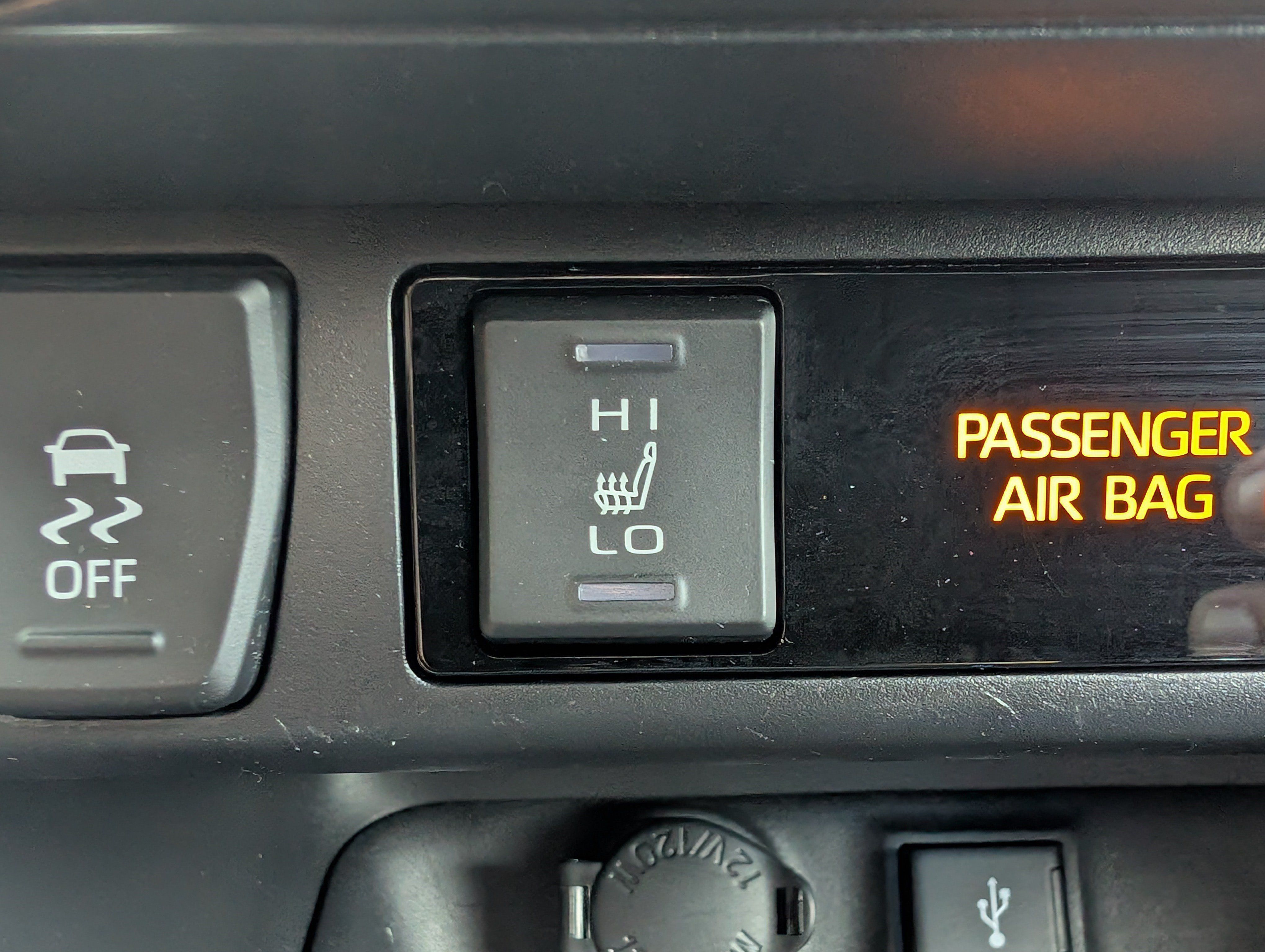 Used 2022 Toyota RAV4 XSE w/ XSE Grade Weather Package AWD/4WD image 32