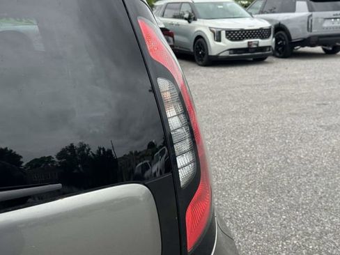 Used 2016 Kia Soul FWD image 29
