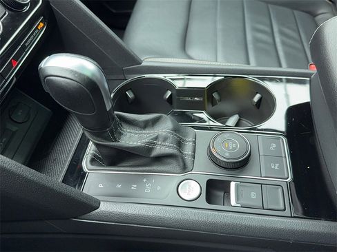 Used 2023 Volkswagen Atlas Cross Sport SEL Premium R-Line image 28