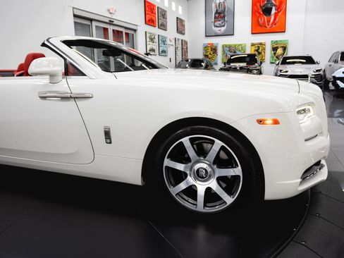 Used 2017 Rolls-Royce Dawn RWD image 31