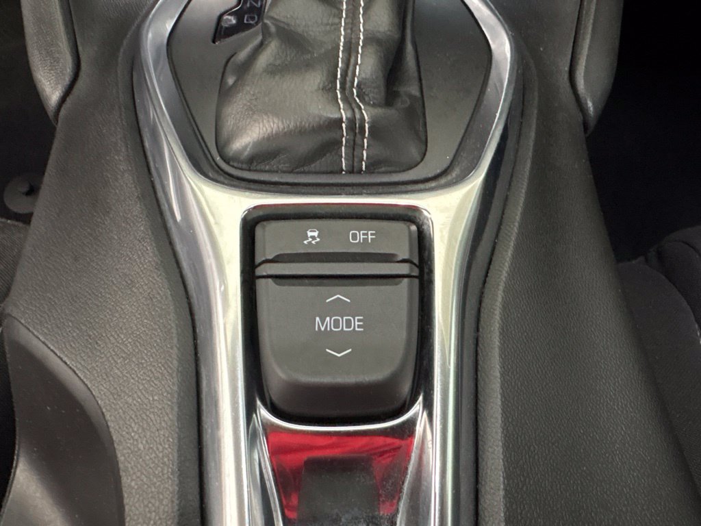 Used 2020 Chevrolet Camaro LT RWD image 13