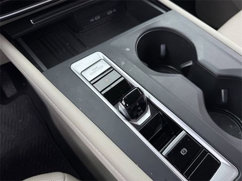 Used 2025 Volkswagen Atlas SE image 19