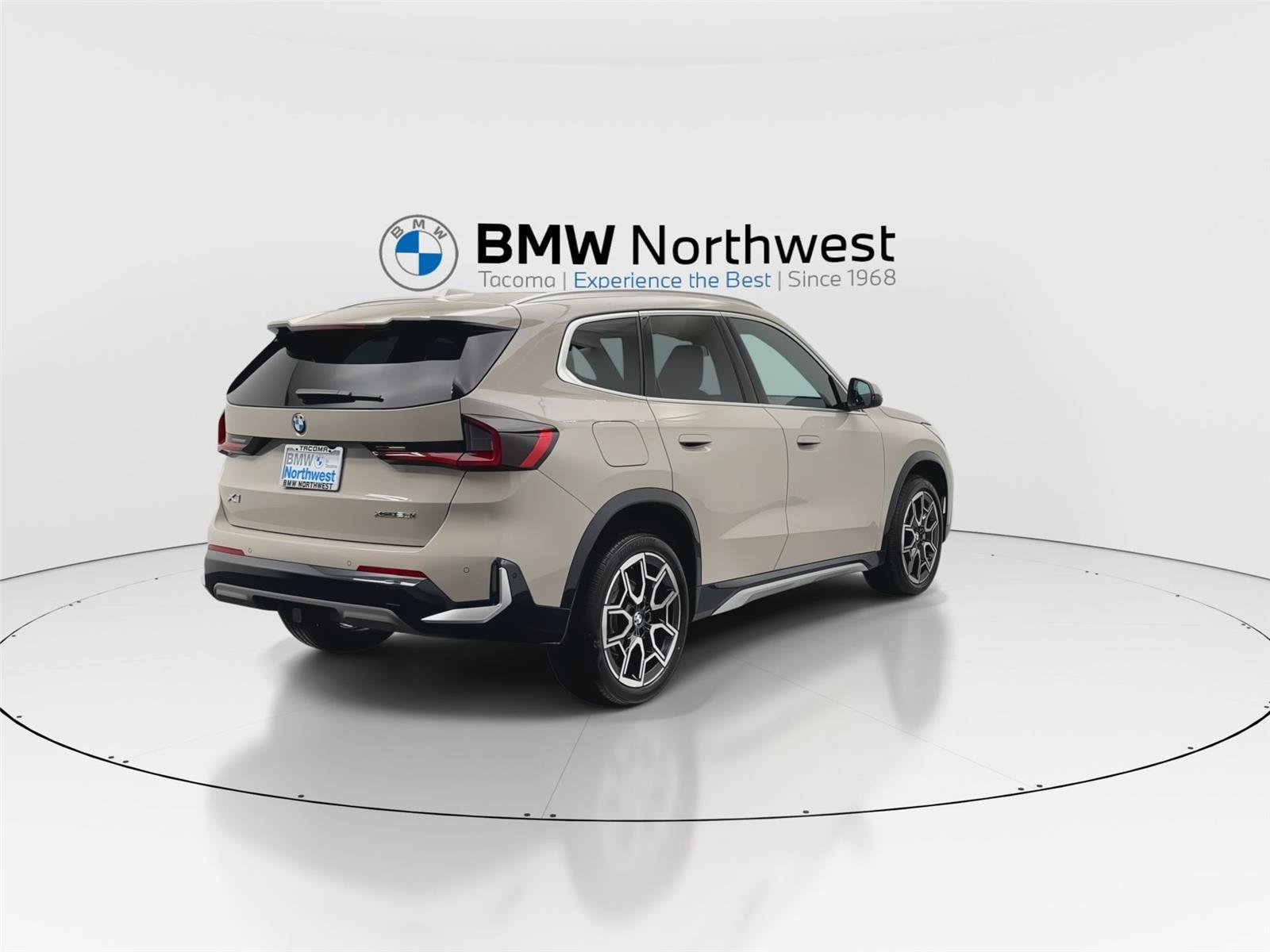Used 2026 BMW X1 xDrive28i w/ Technology Package AWD/4WD image 3