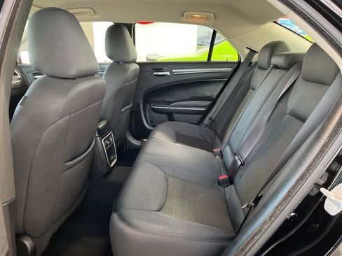 Used 2022 Chrysler 300 Touring image 11