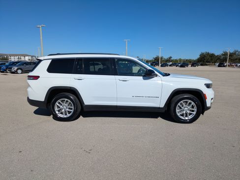 Used 2021 Jeep Grand Cherokee L Laredo w/ Luxury Tech Group I image 4