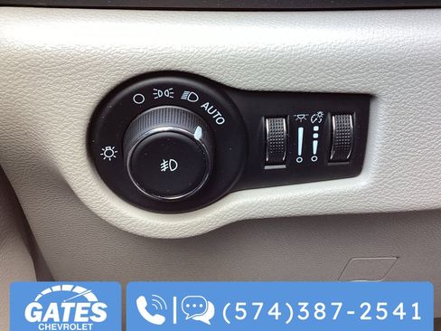 Used 2024 Chrysler Pacifica Touring-L image 33