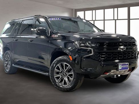 Used 2023 Chevrolet Suburban Z71 w/ Luxury Package AWD/4WD image 3