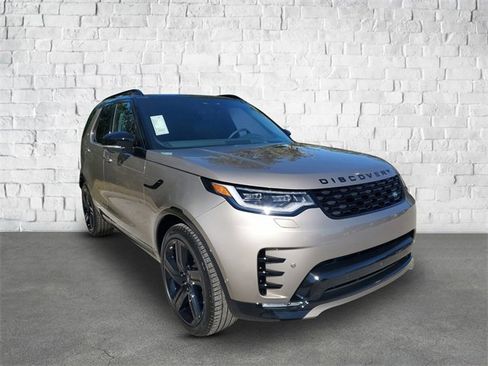 Used 2025 Land Rover Discovery Dynamic SE image 8