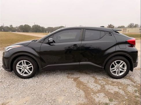 Used 2021 Toyota C-HR LE image 4